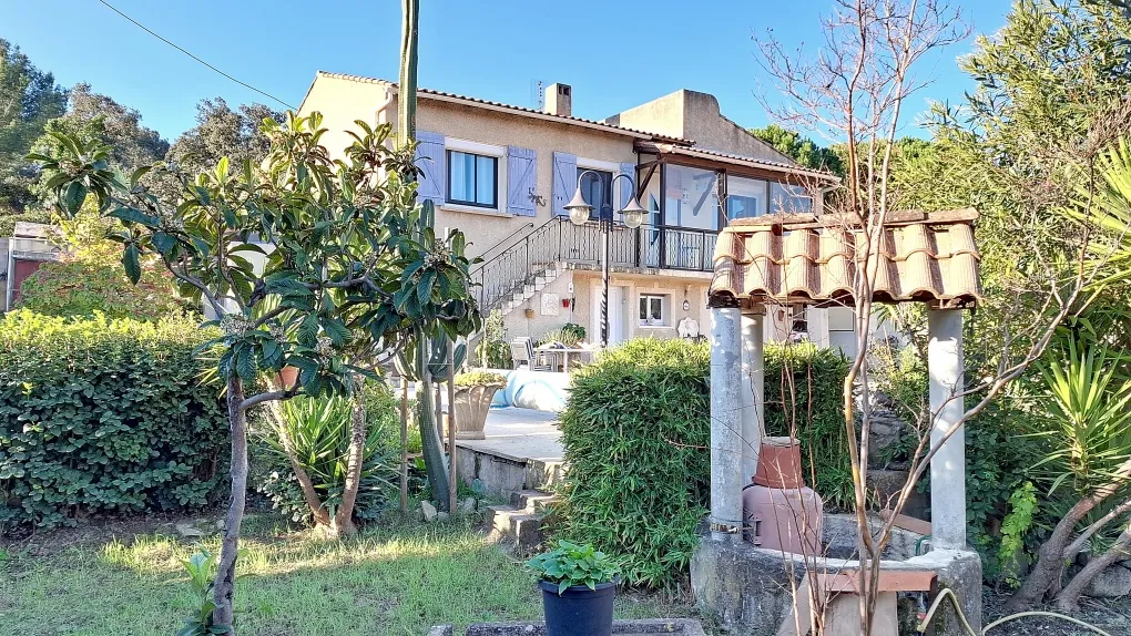 Maison de 148 m² avec deux appartements et piscine à Milhaud 