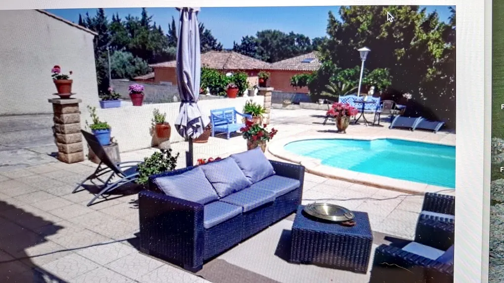Maison de 148 m² avec deux appartements et piscine à Milhaud 