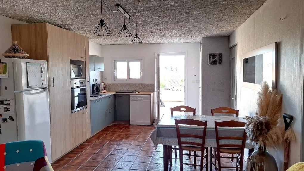Maison de 148 m² avec deux appartements et piscine à Milhaud 