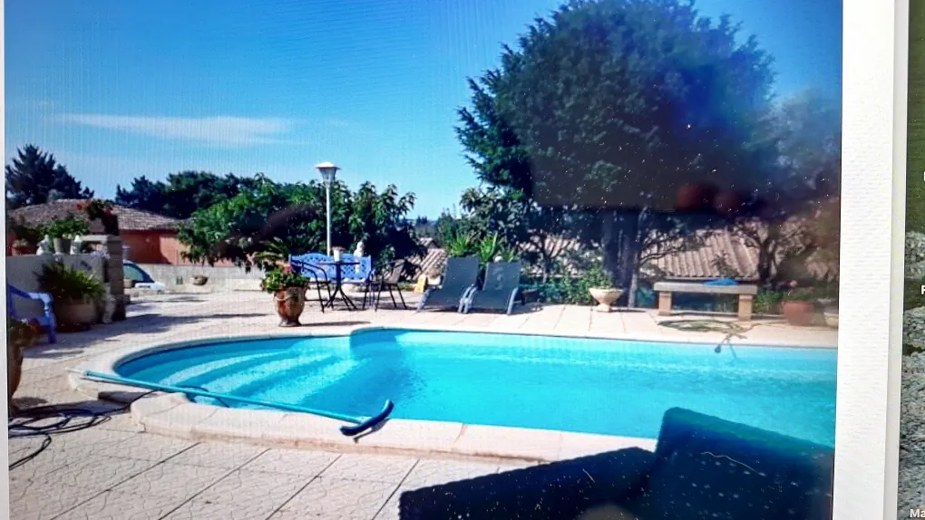 Maison de 148 m² avec deux appartements et piscine à Milhaud 