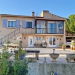 Maison de 148 m² avec deux appartements et piscine à Milhaud