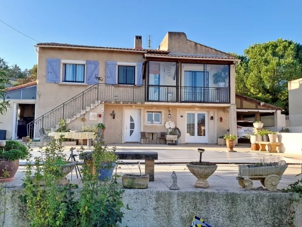 Maison de 148 m² avec deux appartements et piscine à Milhaud
