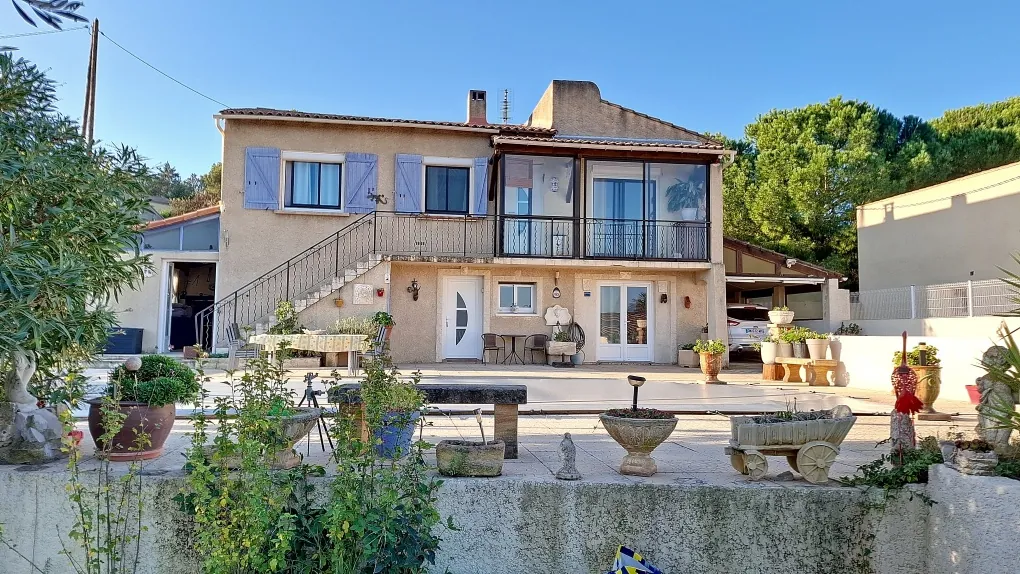 Maison de 148 m² avec deux appartements et piscine à Milhaud 