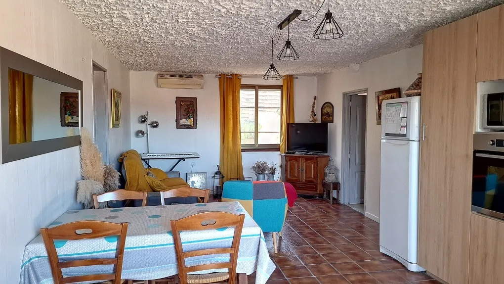 Maison de 148 m² avec deux appartements et piscine à Milhaud 