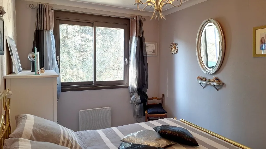 Maison de 148 m² avec deux appartements et piscine à Milhaud 