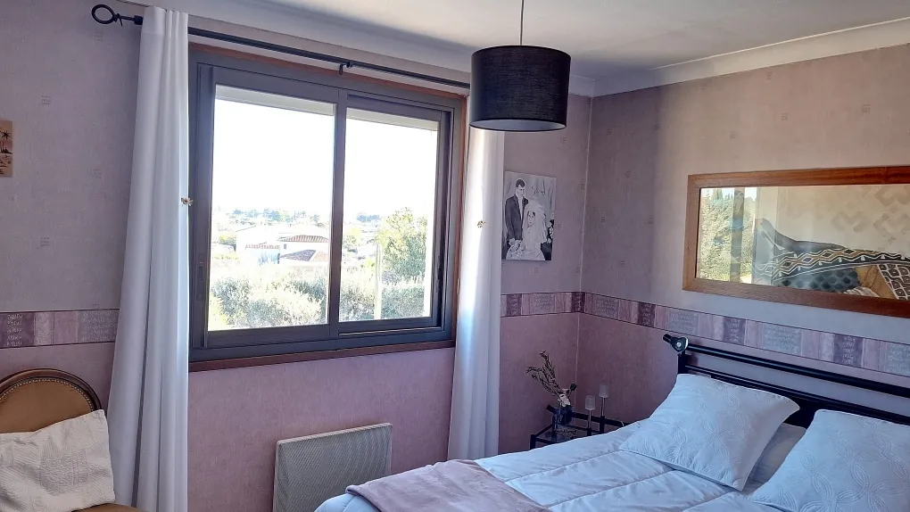 Maison de 148 m² avec deux appartements et piscine à Milhaud 