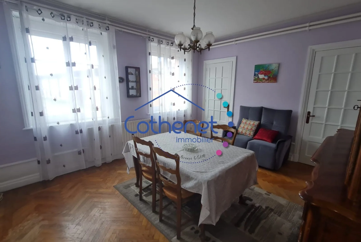 Maison de ville avec jardin et dépendance à Cours, 130 m² 
