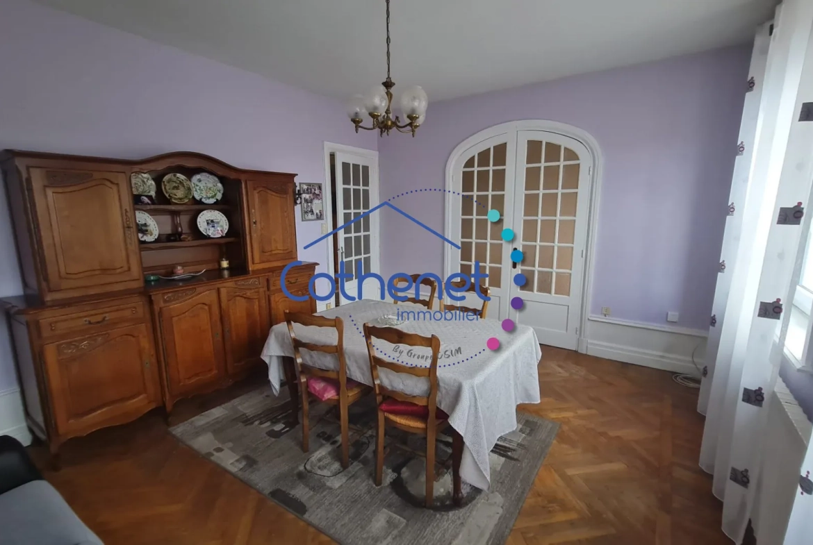 Maison de ville avec jardin et dépendance à Cours, 130 m² 