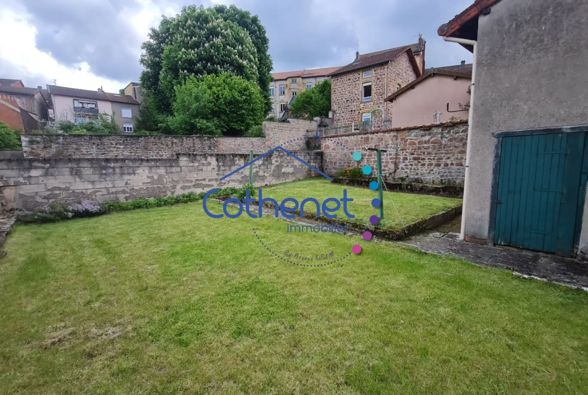 Maison de ville avec jardin et dépendance à Cours, 130 m² 