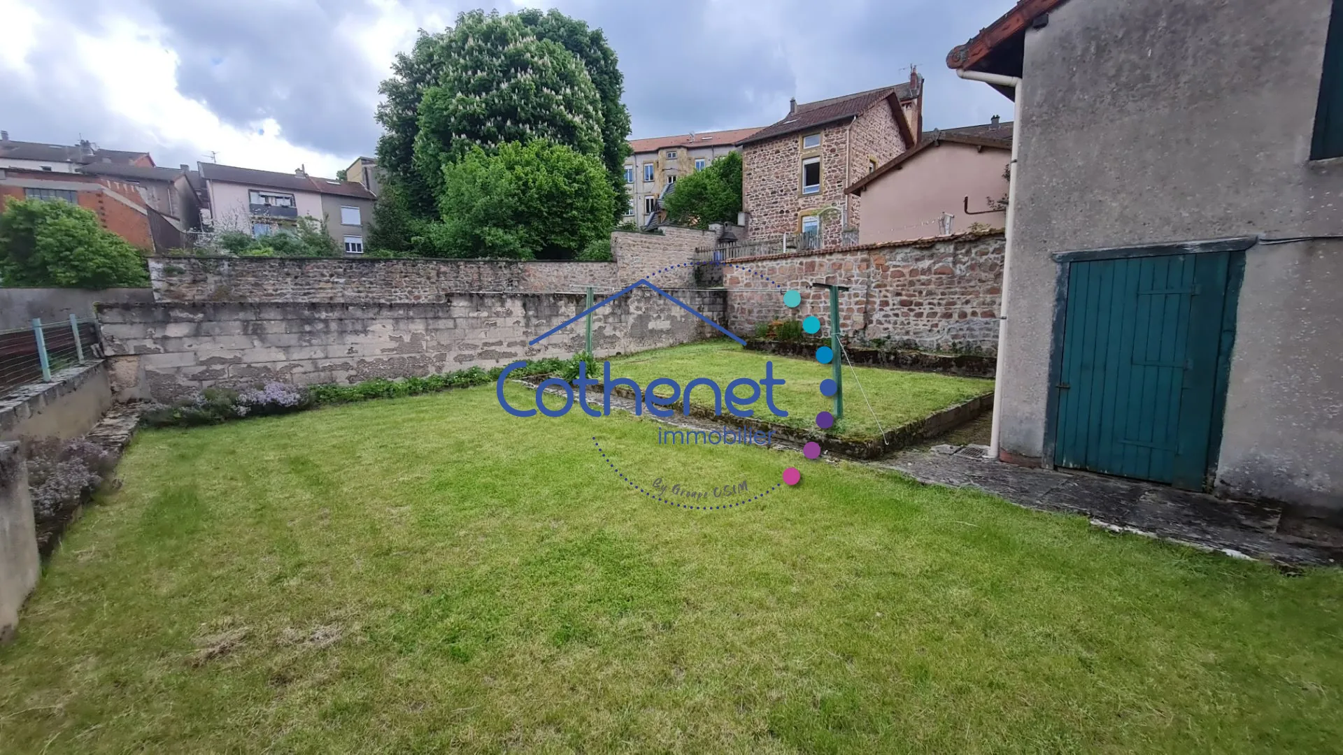 Maison de ville avec jardin et dépendance à Cours, 130 m² 