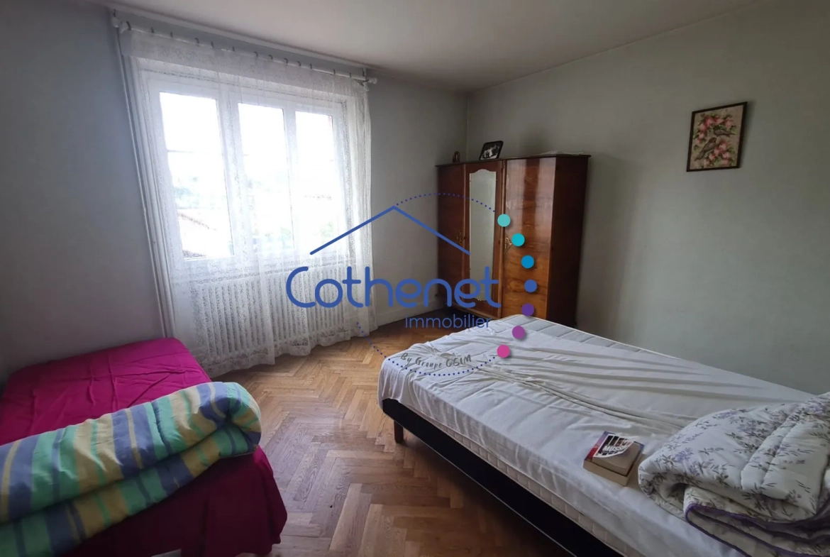 Maison de ville avec jardin et dépendance à Cours, 130 m² 