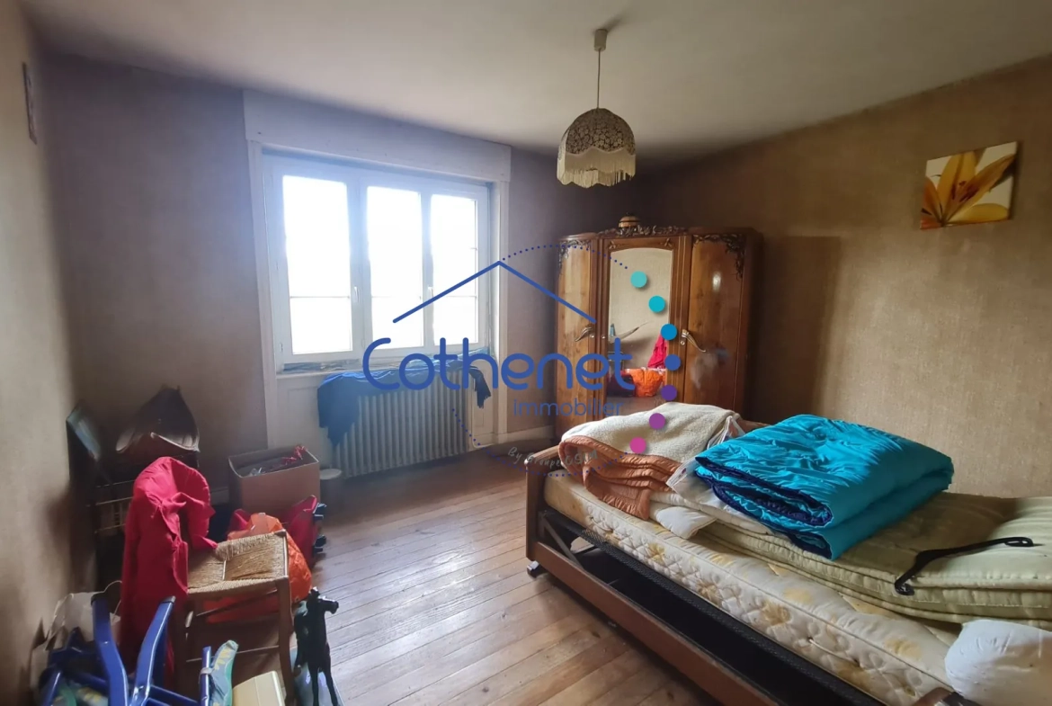 Maison de ville avec jardin et dépendance à Cours, 130 m² 