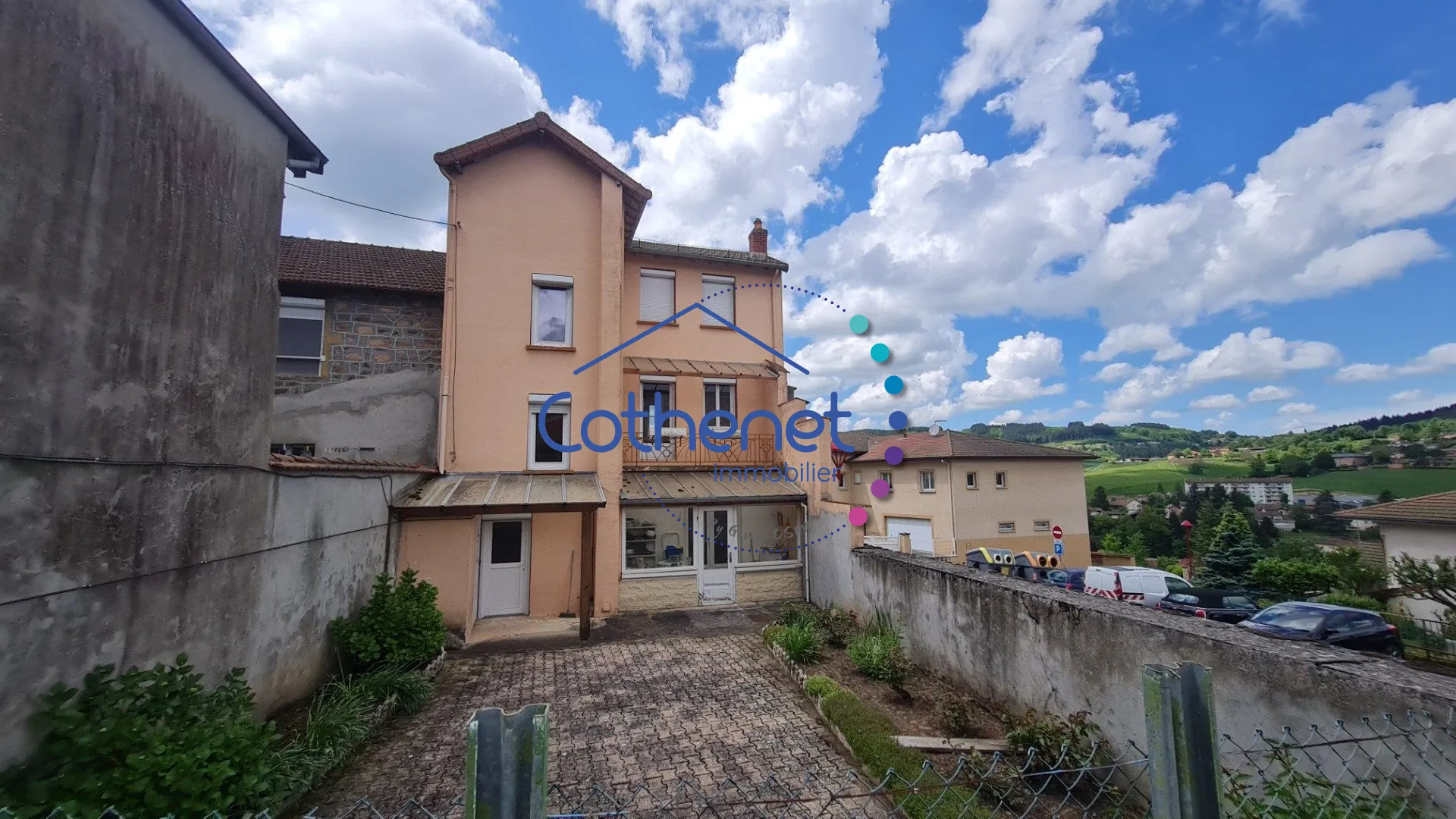 Maison de ville avec jardin et dépendance à Cours, 130 m² 