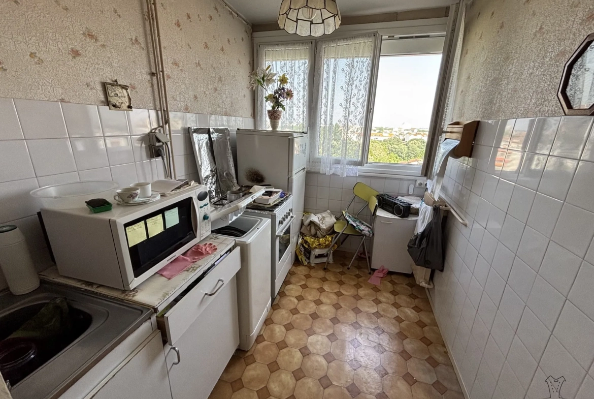 Appartement T3 à Toulouse de 56 m² avec travaux, cave et parking, quartier Bourrassol 