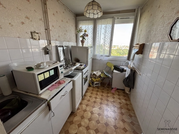 Appartement T3 à Toulouse de 56 m² avec travaux, cave et parking, quartier Bourrassol