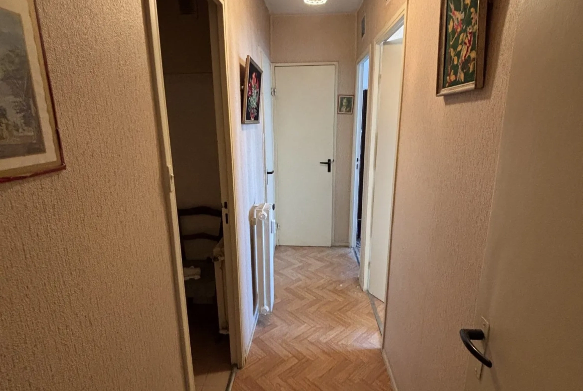 Appartement T3 à Toulouse de 56 m² avec travaux, cave et parking, quartier Bourrassol 