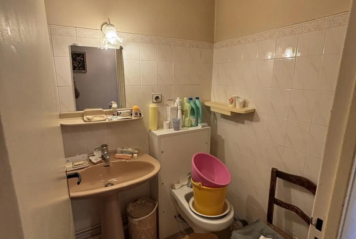 Appartement T3 à Toulouse de 56 m² avec travaux, cave et parking, quartier Bourrassol 