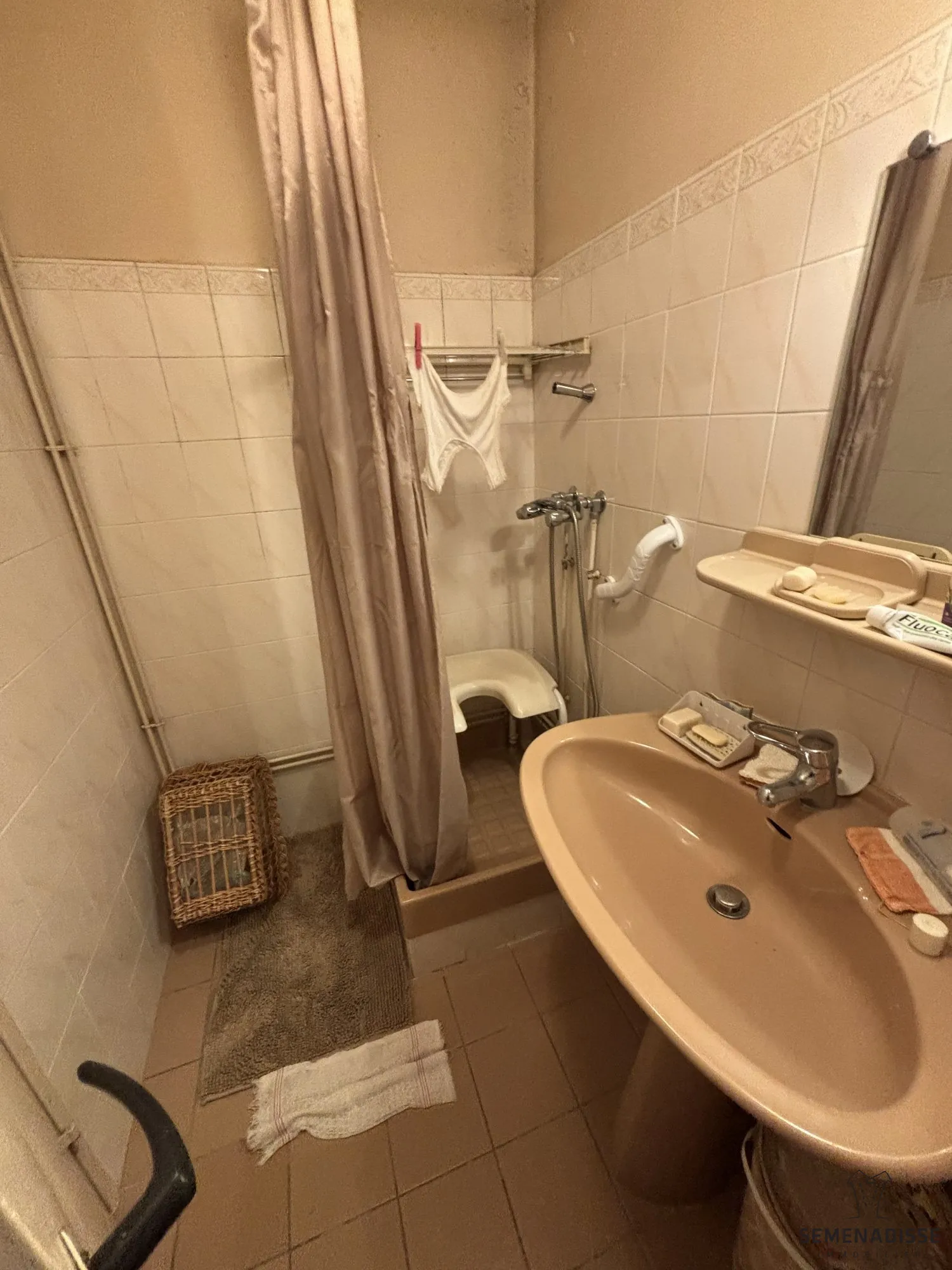 Appartement T3 à Toulouse de 56 m² avec travaux, cave et parking, quartier Bourrassol 