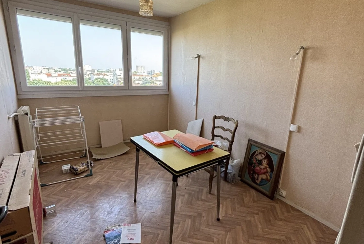 Appartement T3 à Toulouse de 56 m² avec travaux, cave et parking, quartier Bourrassol 