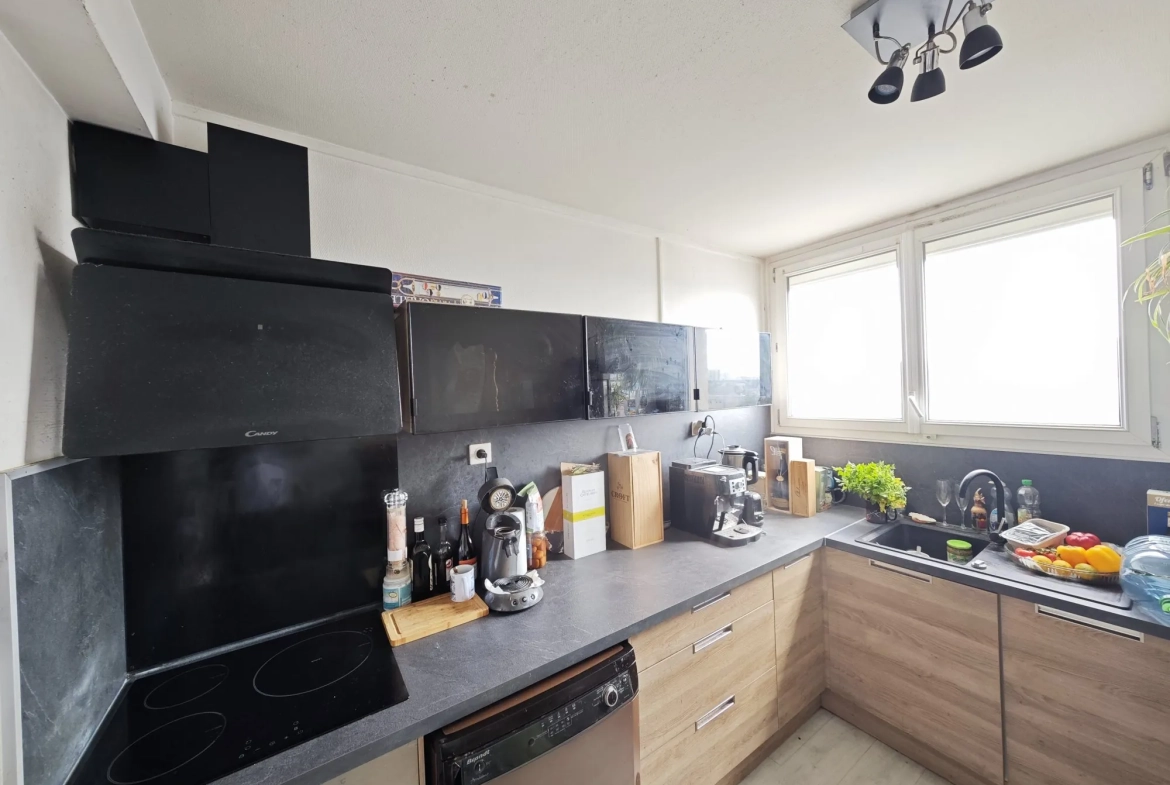 cuisine Appartement de 68 m² à Tours Giraudeau avec balcon, parking et cave 