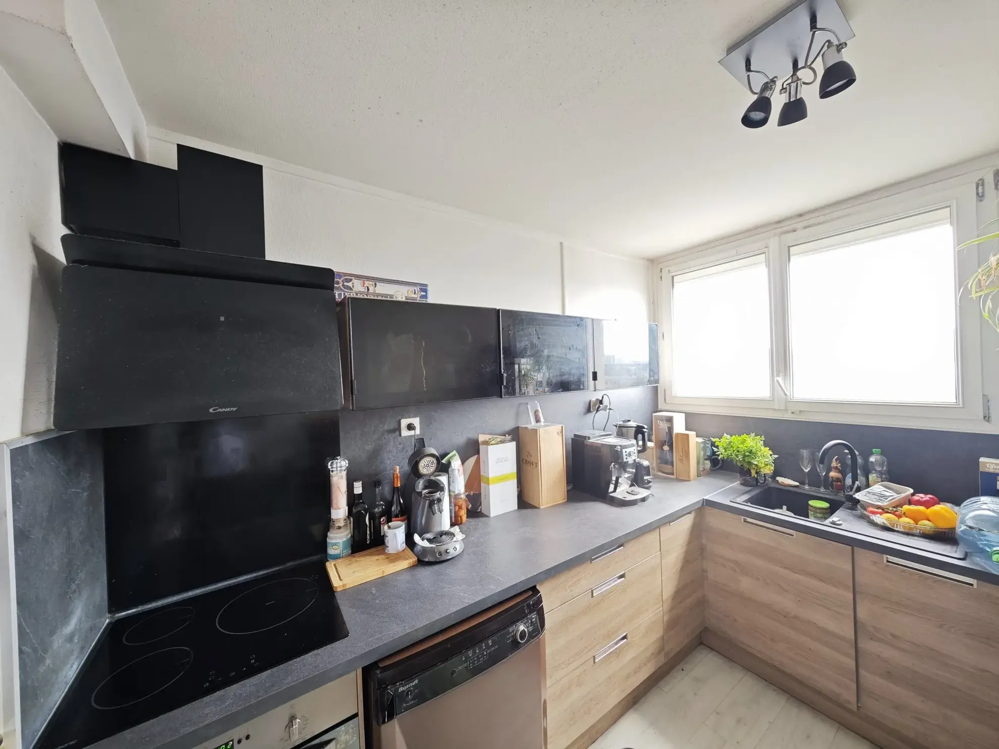 cuisine Appartement de 68 m² à Tours Giraudeau avec balcon, parking et cave 