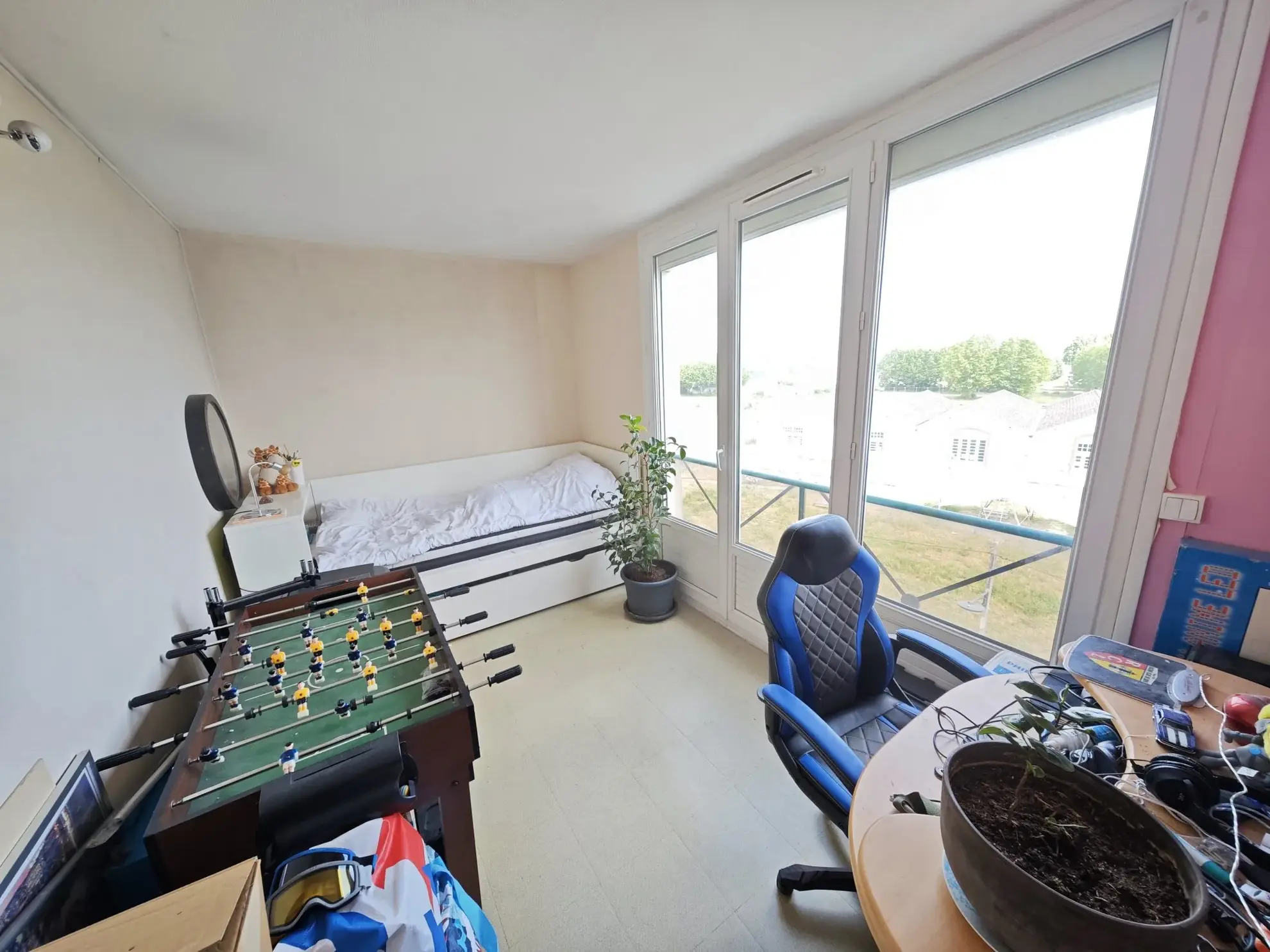 chambre Appartement de 68 m² à Tours Giraudeau avec balcon, parking et cave 