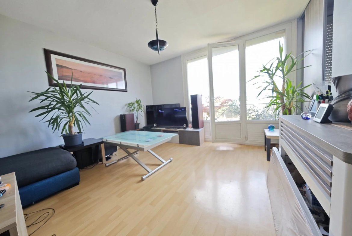 séjour Appartement de 68 m² à Tours Giraudeau avec balcon, parking et cave 