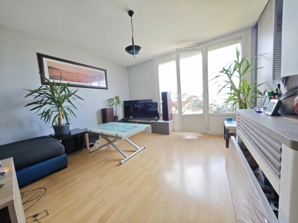 séjour Appartement de 68 m² à Tours Giraudeau avec balcon, parking et cave
