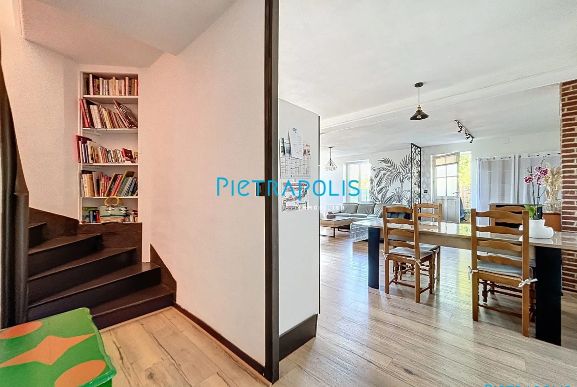dégagement Maison de Village 130 m² à Bage-le-Châtel avec 4 Chambres, Cour et Chauffage Électrique 