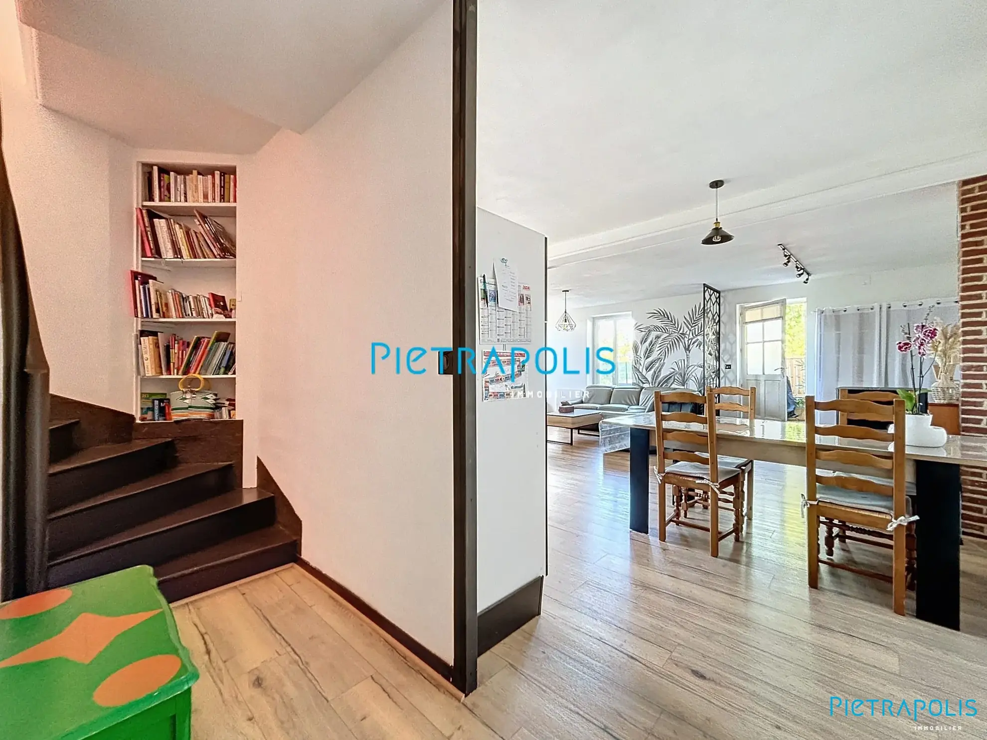 dégagement Maison de Village 130 m² à Bage-le-Châtel avec 4 Chambres, Cour et Chauffage Électrique 