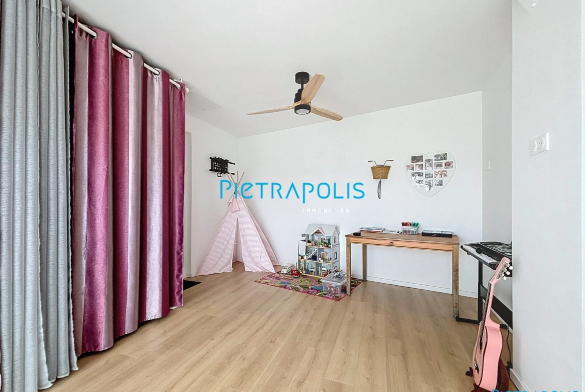 Maison de Village 130 m² à Bage-le-Châtel avec 4 Chambres, Cour et Chauffage Électrique 