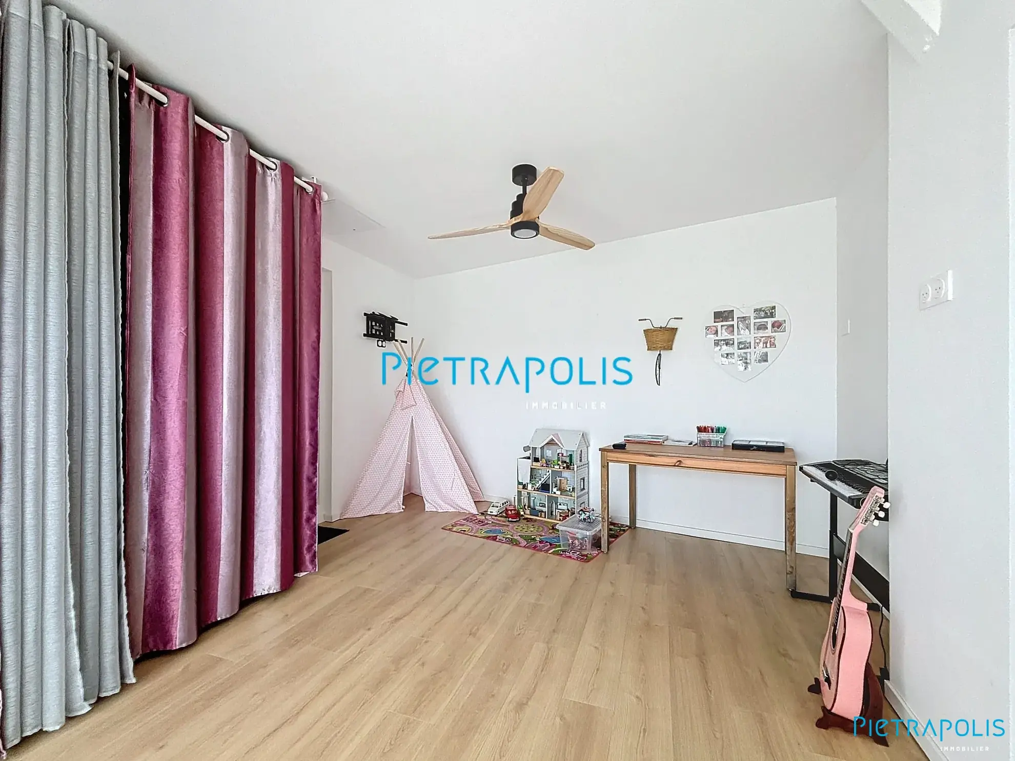 Maison de Village 130 m² à Bage-le-Châtel avec 4 Chambres, Cour et Chauffage Électrique 