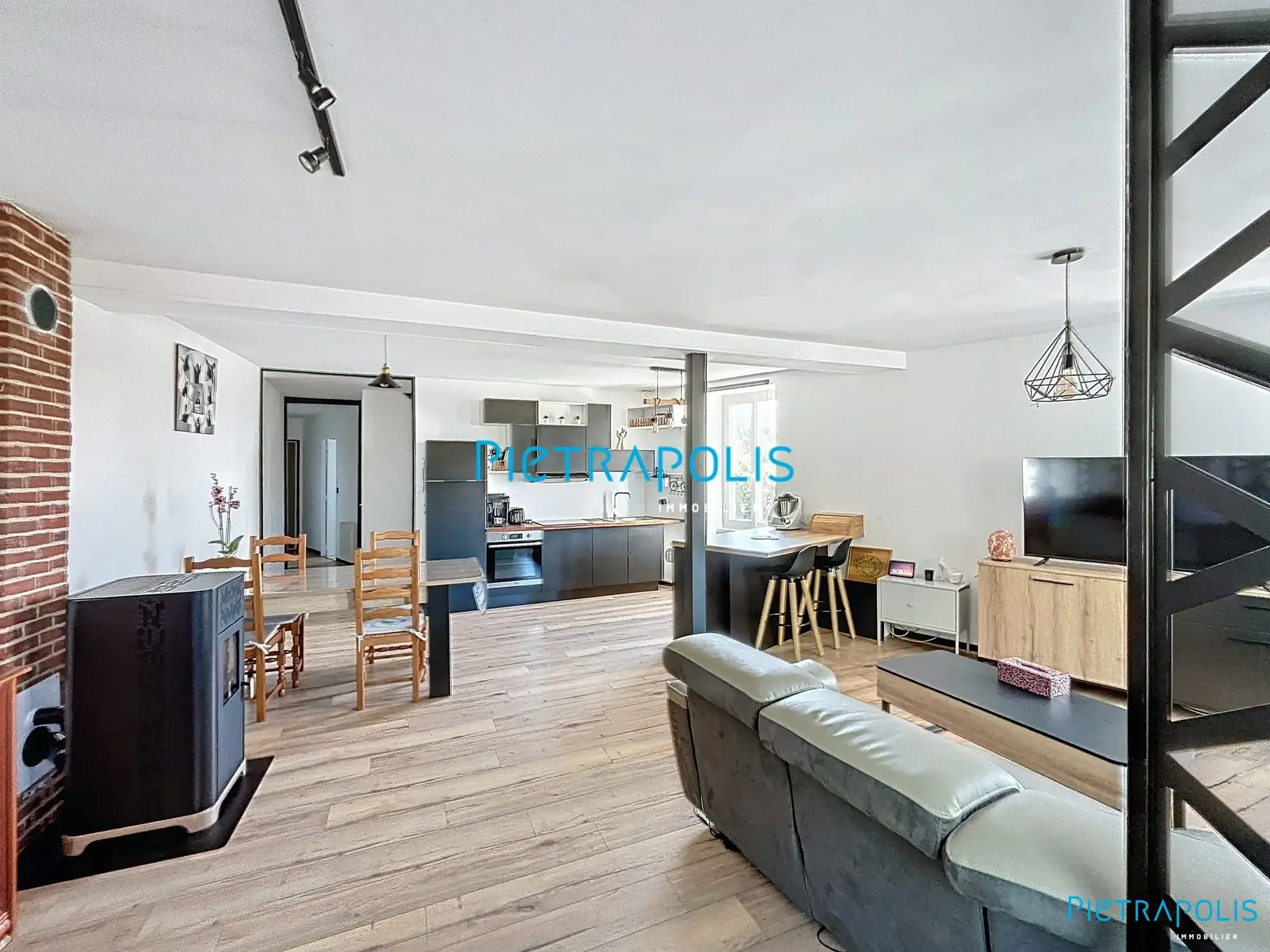 Maison de Village 130 m² à Bage-le-Châtel avec 4 Chambres, Cour et Chauffage Électrique 