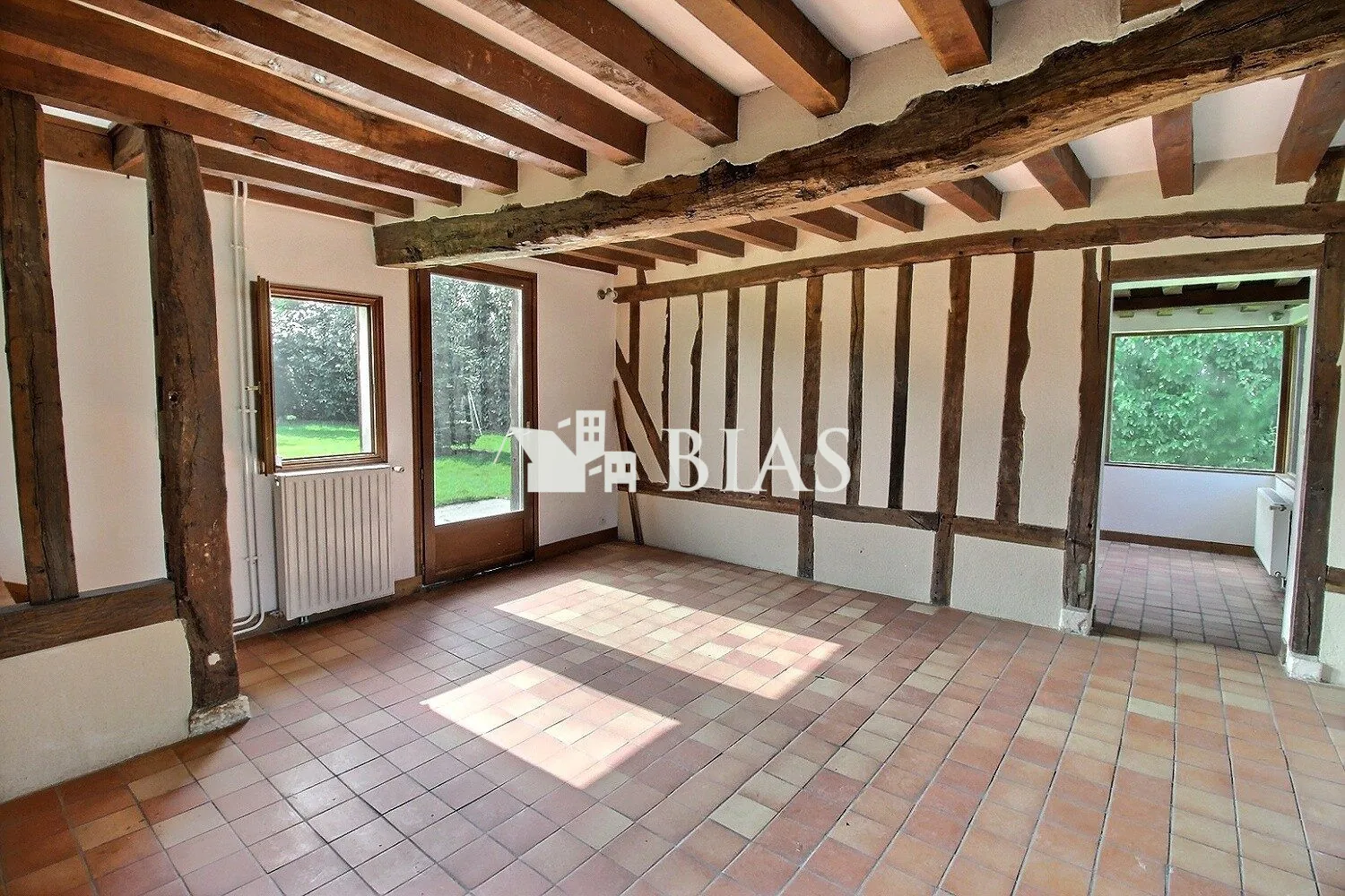 Charmante maison à vendre à Bernay, proche Côtes normandes - 2 chambres, dépendance, jardin 