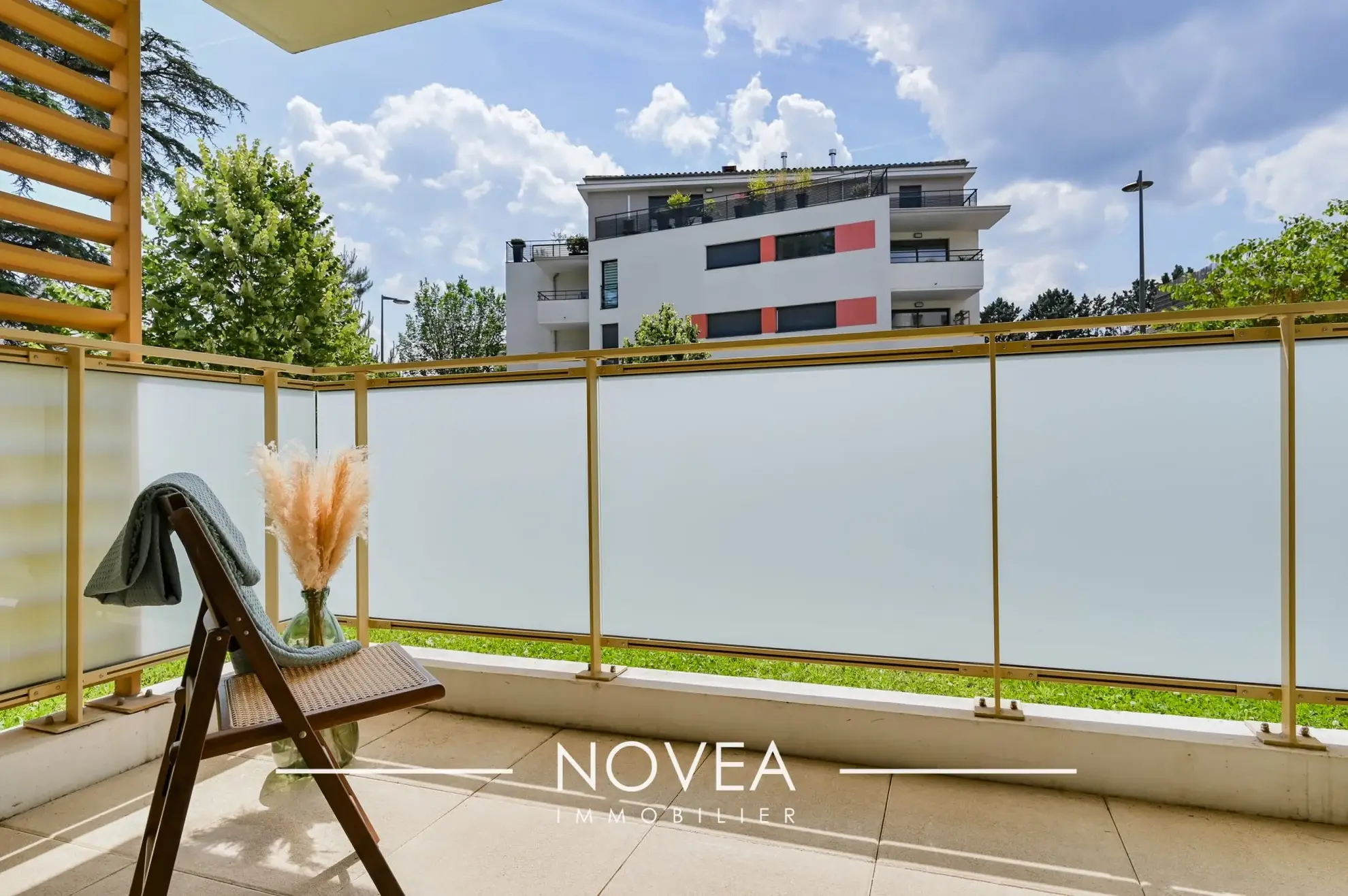Appartement T2 avec balcon au cœur de Fontaines-sur-Saône, proche Saône, idéal investisseur ou résident principal 