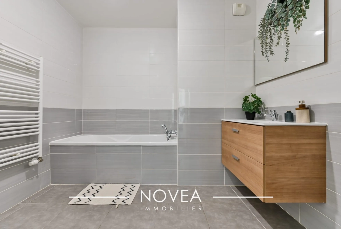 Appartement T2 avec balcon au cœur de Fontaines-sur-Saône, proche Saône, idéal investisseur ou résident principal 