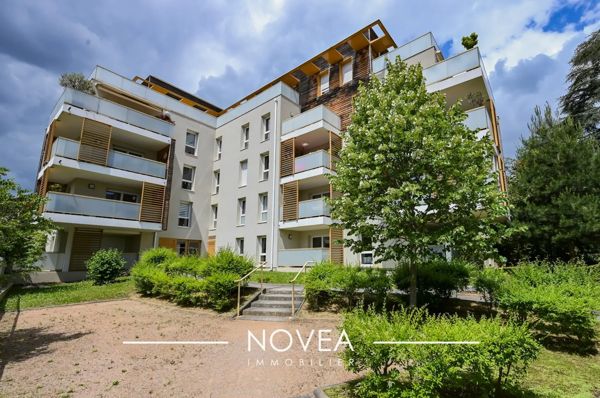 Appartement T2 avec balcon au cœur de Fontaines-sur-Saône, proche Saône, idéal investisseur ou résident principal 