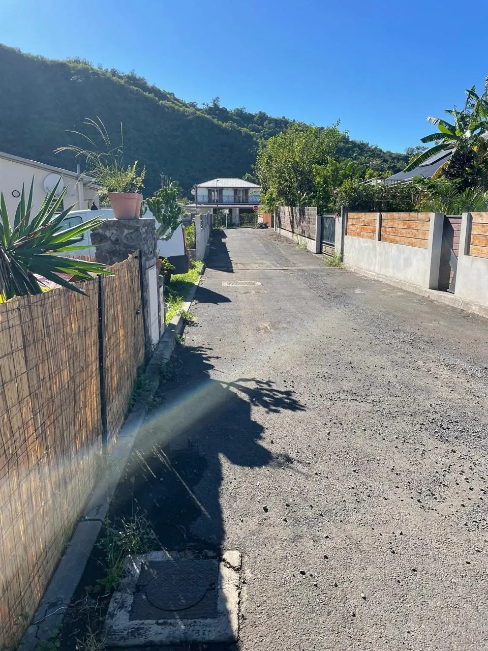 Terrain constructible de 403 m² à l'Entre-Deux avec vue montagnes 