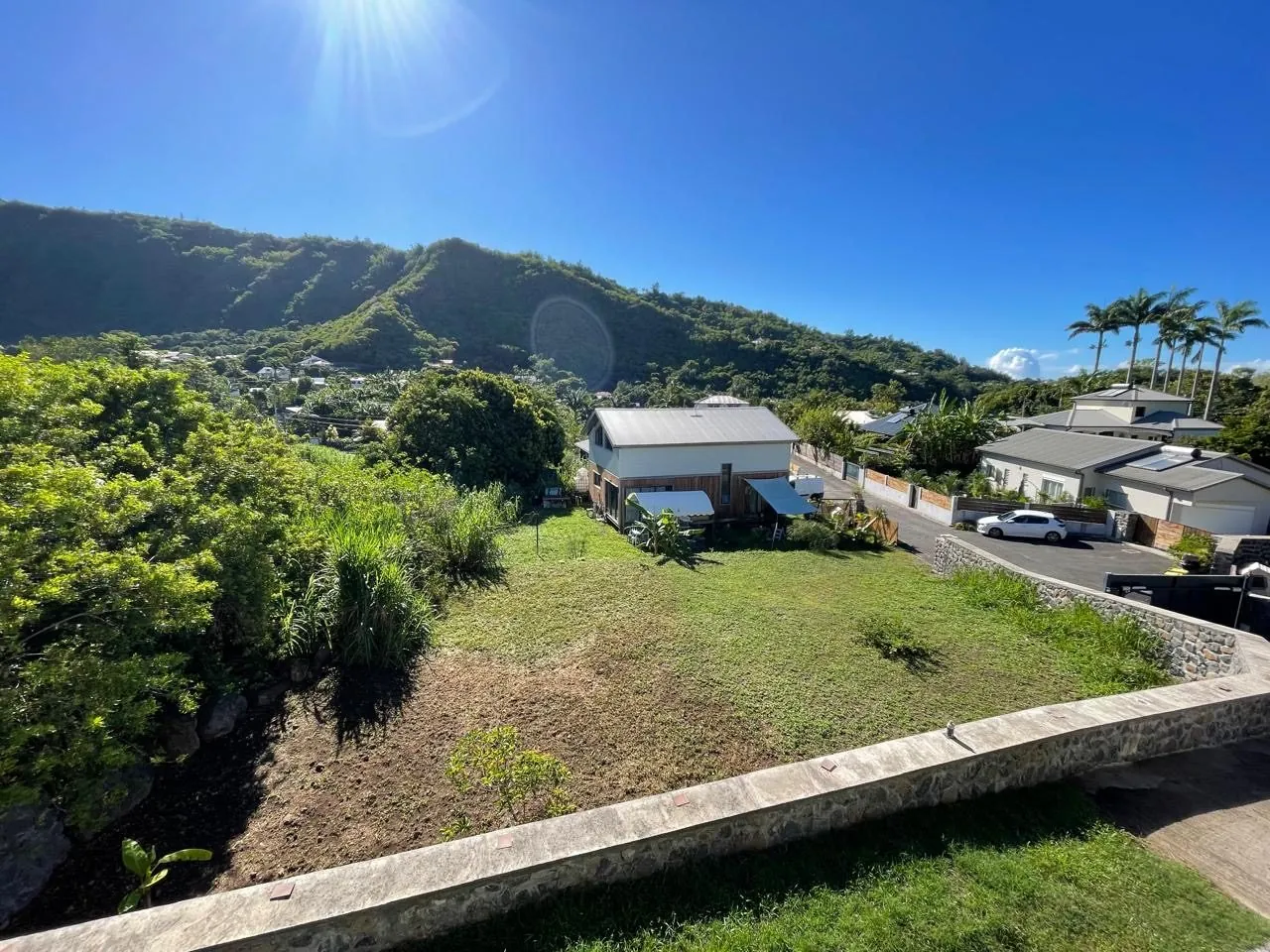 Terrain constructible de 403 m² à l'Entre-Deux avec vue montagnes 