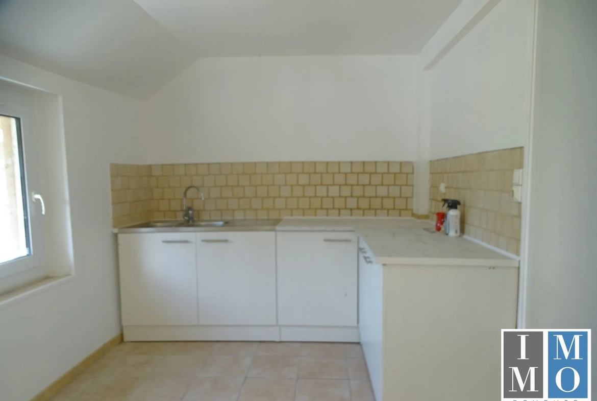Maison rénovée avec jardin et grange à Venesmes, 3 chambres 