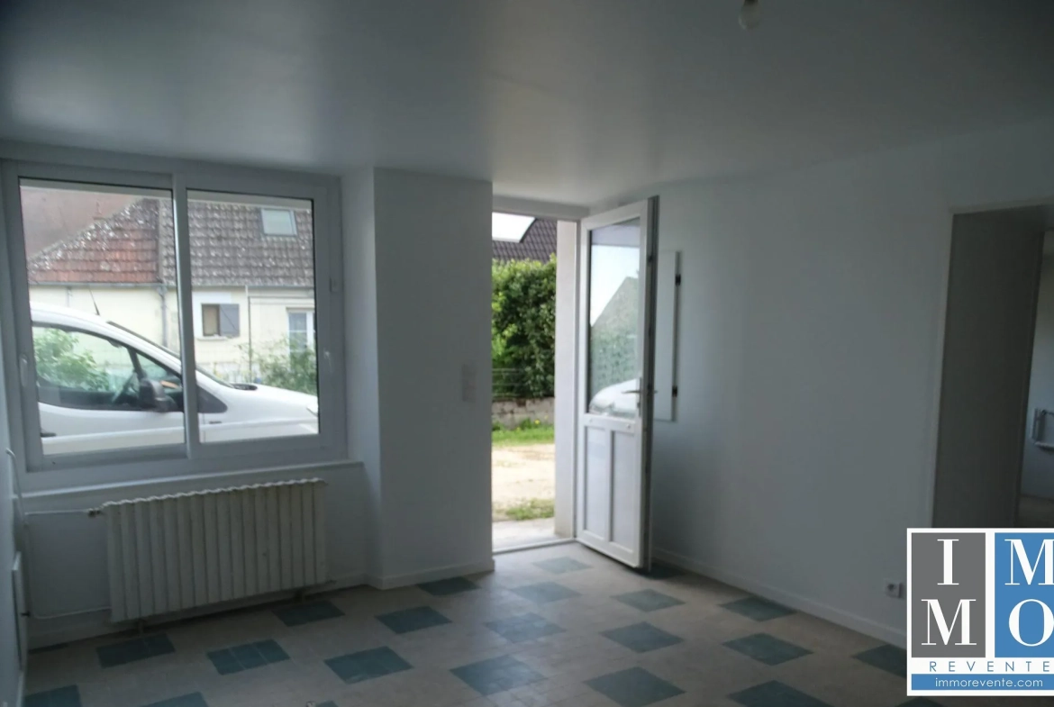 Maison rénovée avec jardin et grange à Venesmes, 3 chambres 