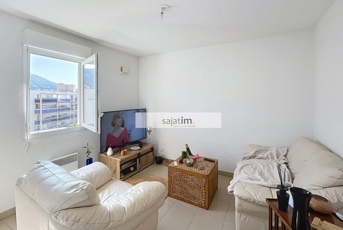 Appartement T2/T3 avec Vue sur le Faron à Toulon - Dernier Étages et Garage 