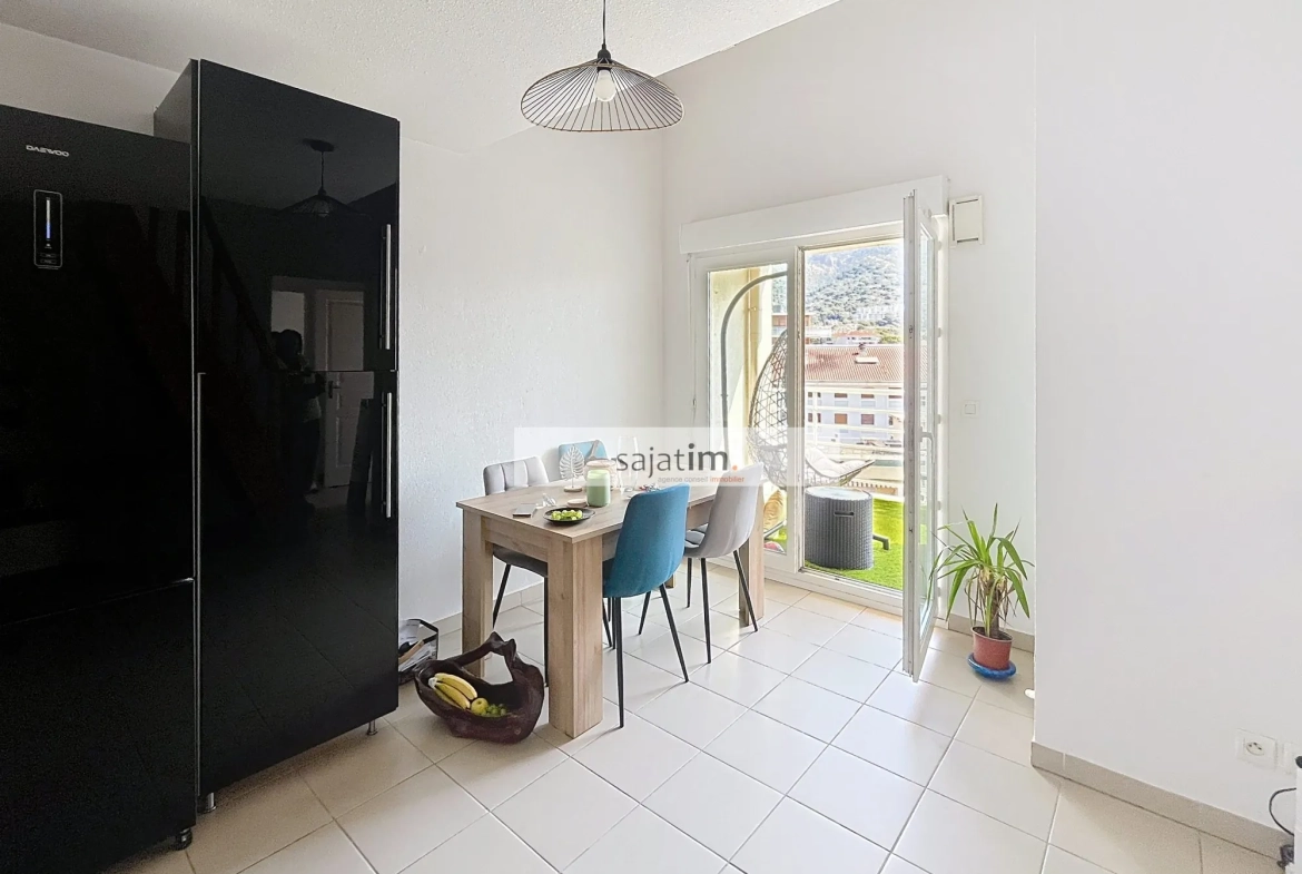 Appartement T2/T3 avec Vue sur le Faron à Toulon - Dernier Étages et Garage 