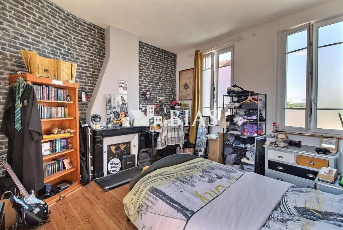 Maison à vendre à Forges-Les-Eaux de 120 m² avec terrasse et garage 