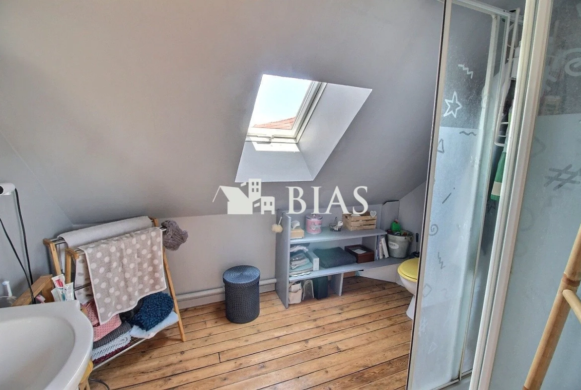 Maison à vendre à Forges-Les-Eaux de 120 m² avec terrasse et garage 