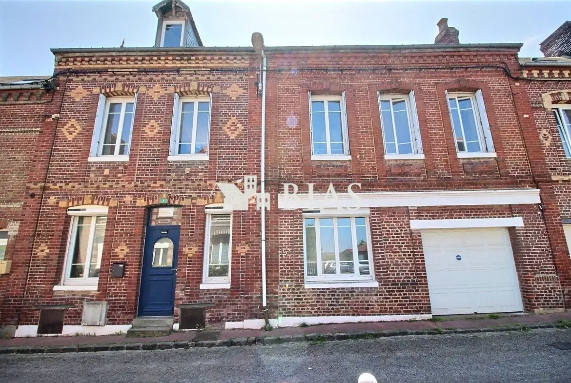Maison à vendre à Forges-Les-Eaux de 120 m² avec terrasse et garage 