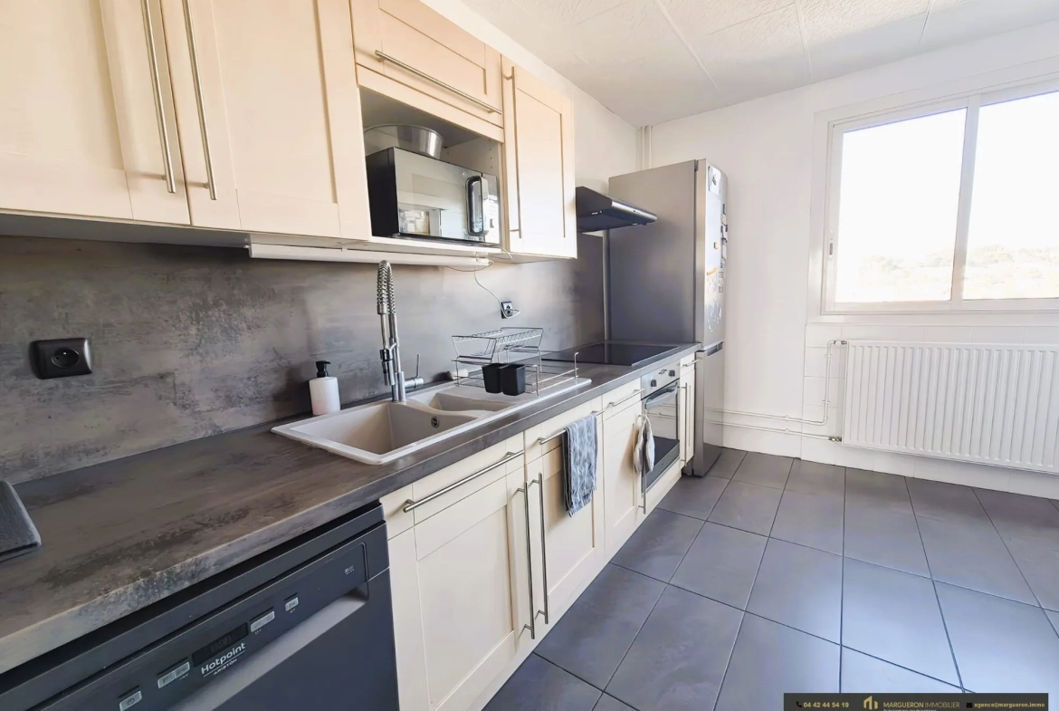 Appartement à vendre à Port-de-Bouc - 82,95 m² avec balcon et parking 