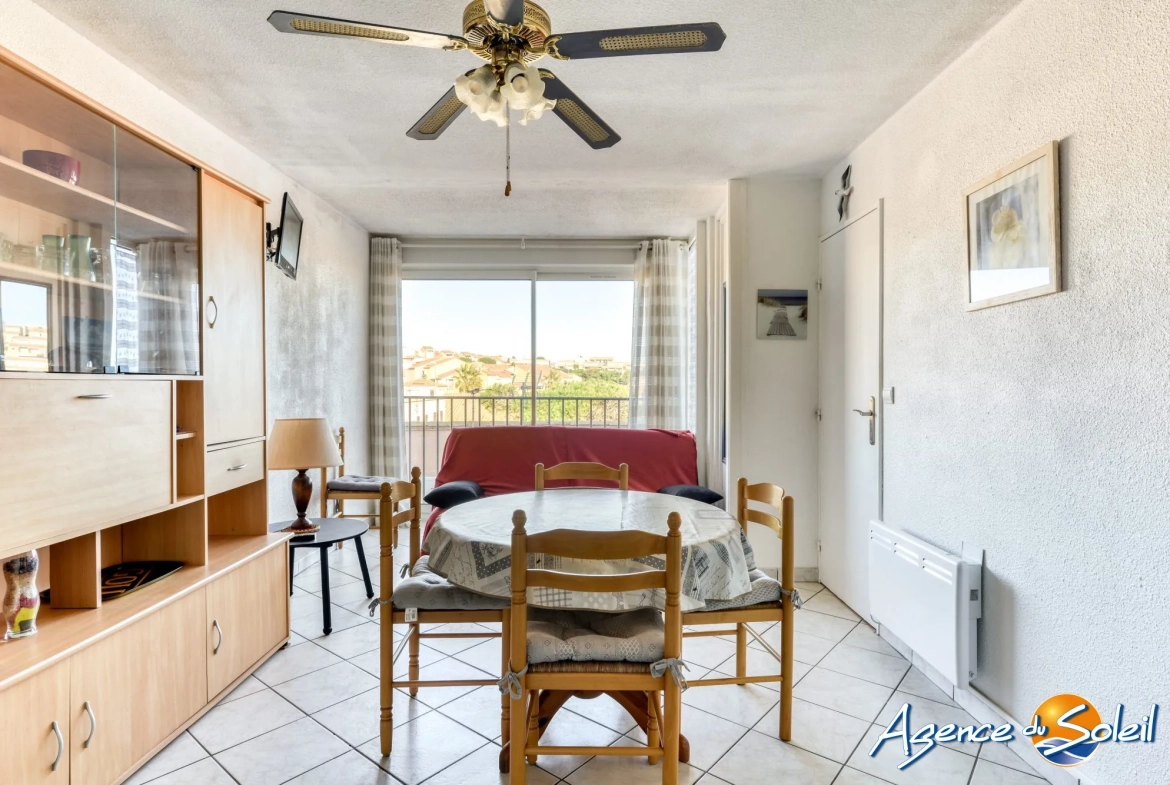 Bel appartement T2 avec cabine à Saint Pierre la Mer – Vue mer, proximité commerces 
