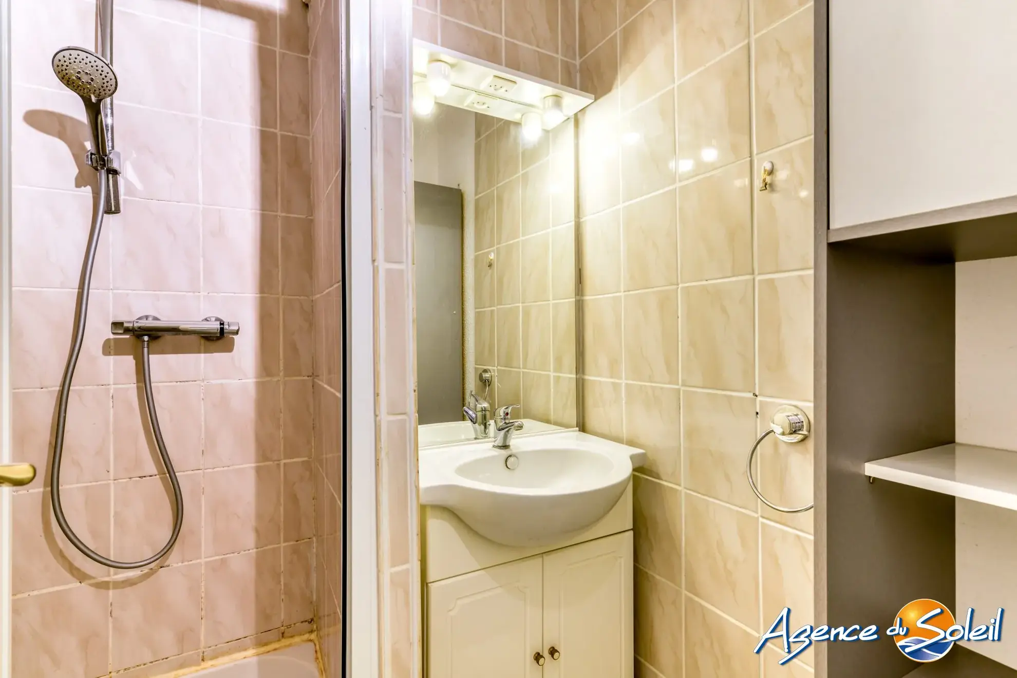Bel appartement T2 avec cabine à Saint Pierre la Mer – Vue mer, proximité commerces 