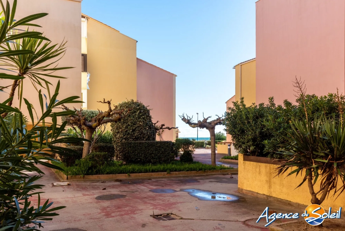 Bel appartement T2 avec cabine à Saint Pierre la Mer – Vue mer, proximité commerces 